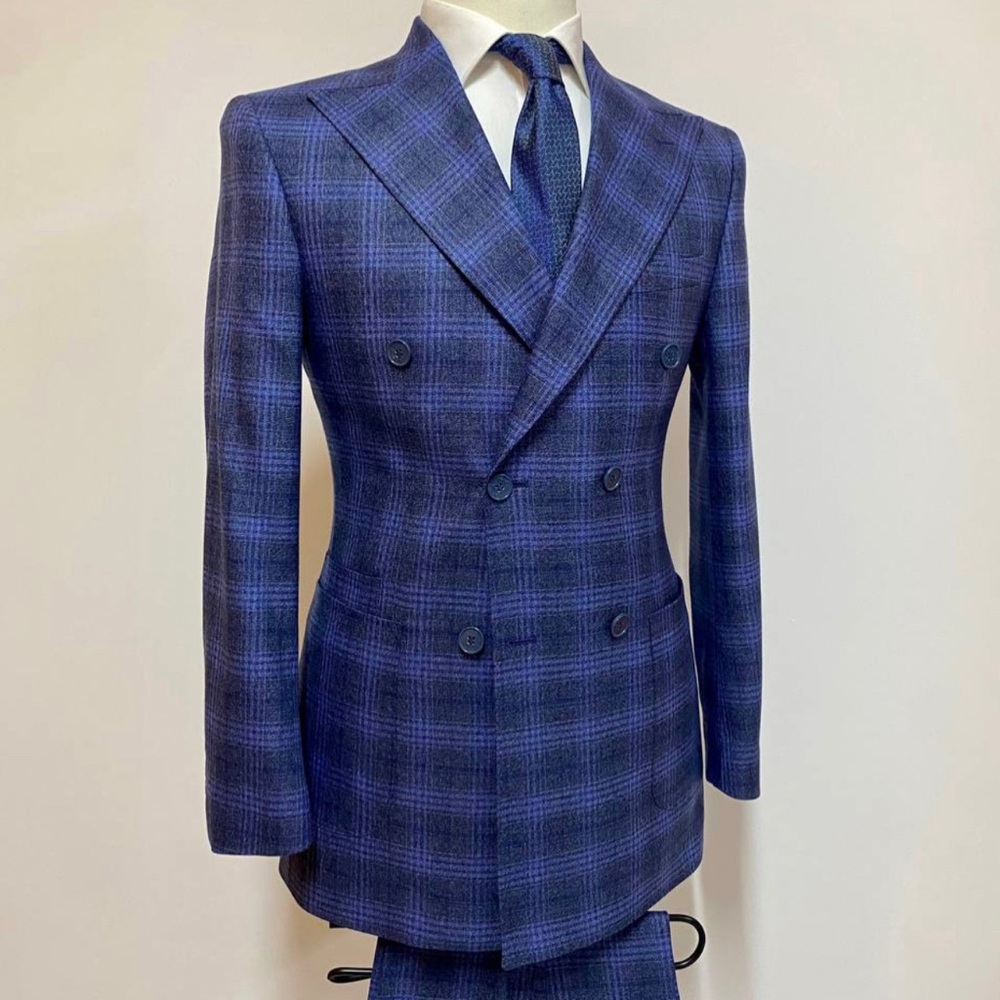 Two peace double breasted suit.